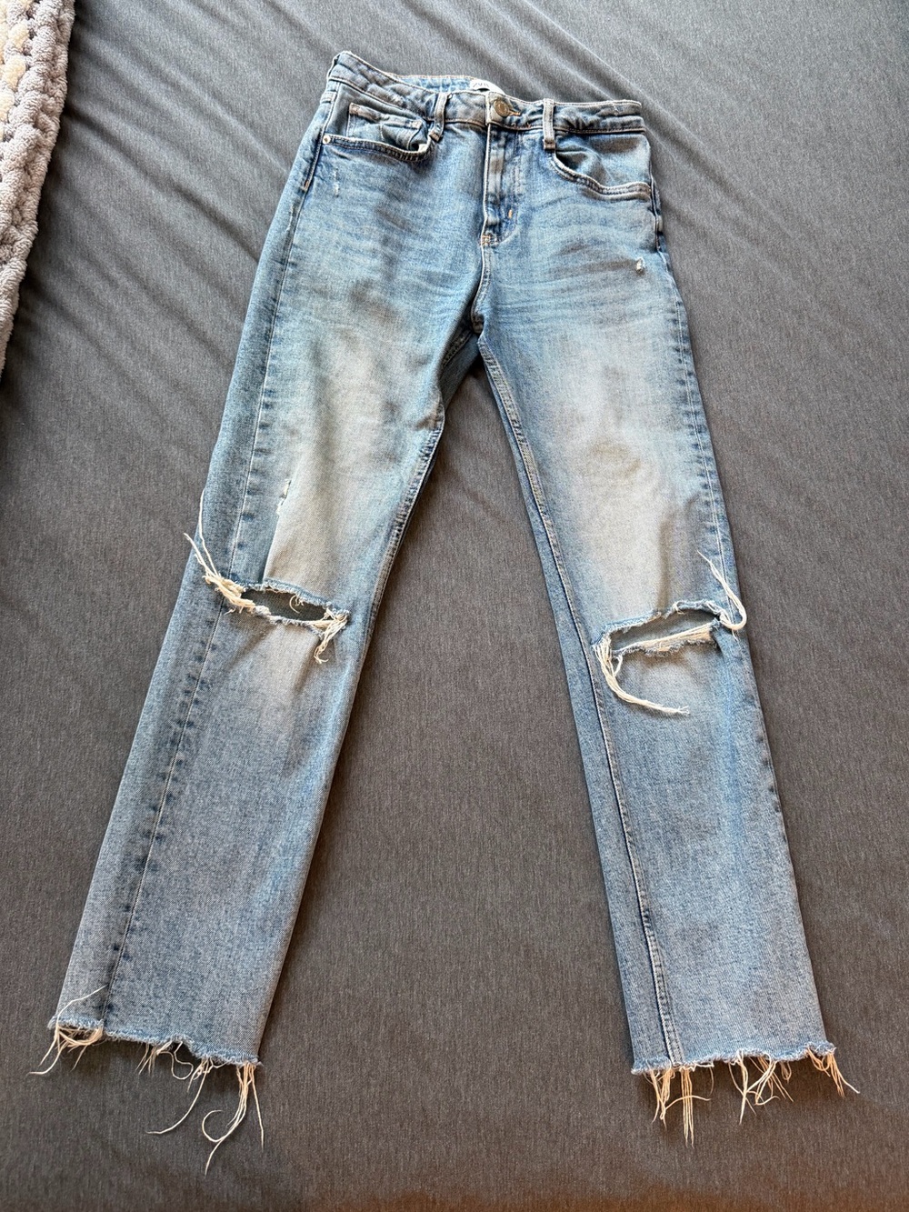 ZARA Classic Light Blue Distressed Women’s Jeans